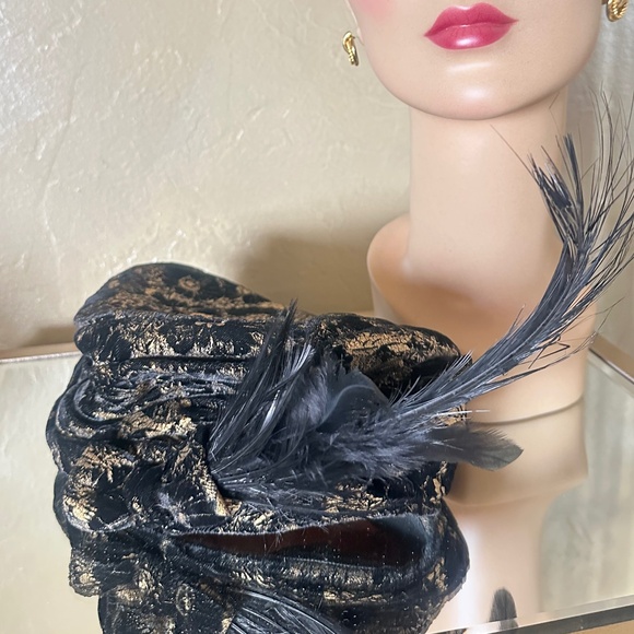 EYECATCHING DESIGNER 1960s\' BROCADE RETRO 1920s\' HAT + BLACK FEATHERS main image 7